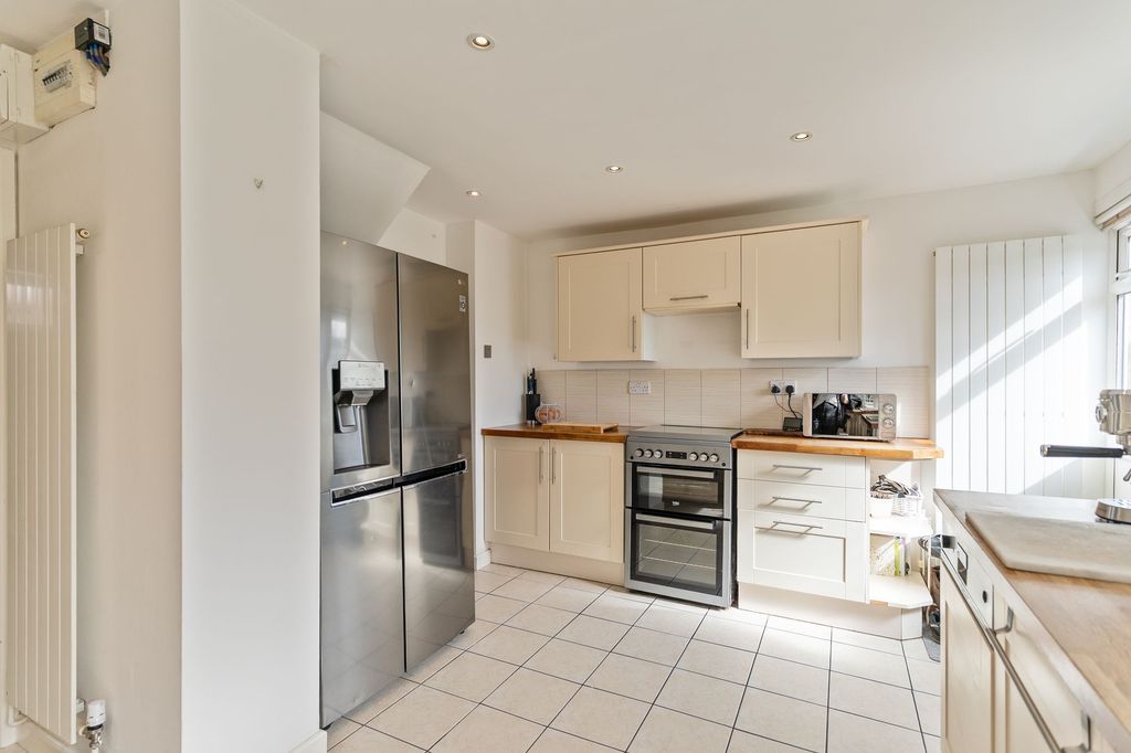 Property photo 1 of 28
