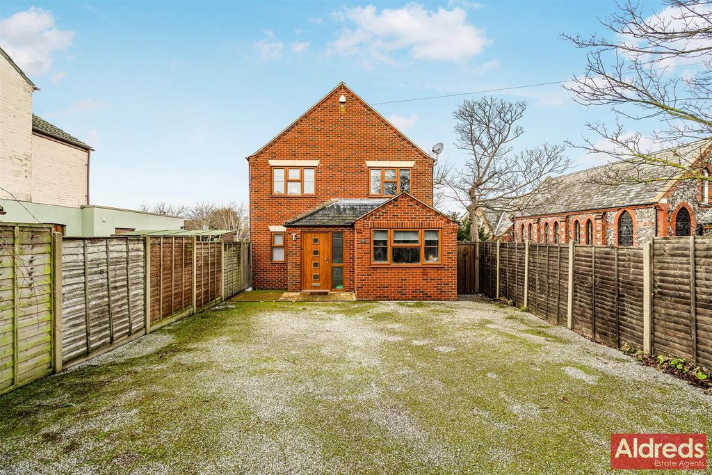 Property photo 1 of 20 The Street Corton (12).Jpg