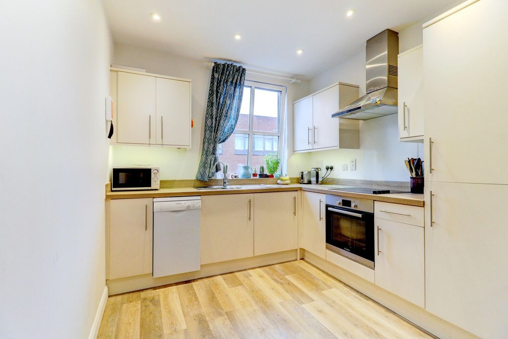 Property photo 2 of 9 Picture No. 16