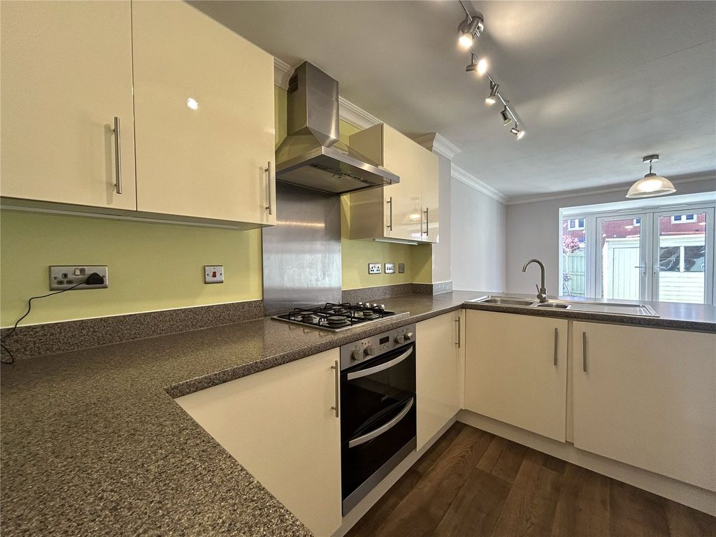 Property photo 3 of 19 Kitchen