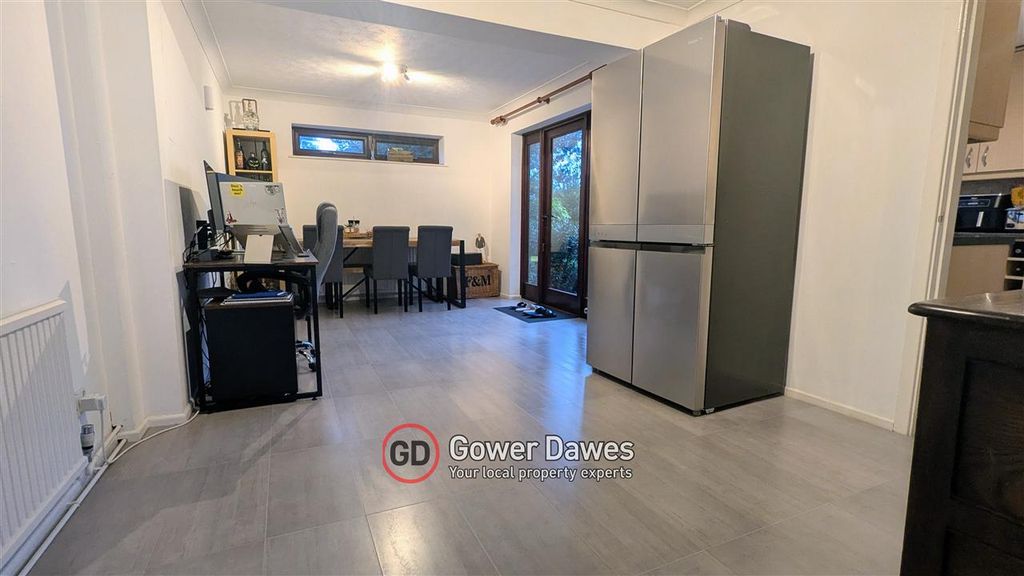 Property photo 3 of 15 Dining Room