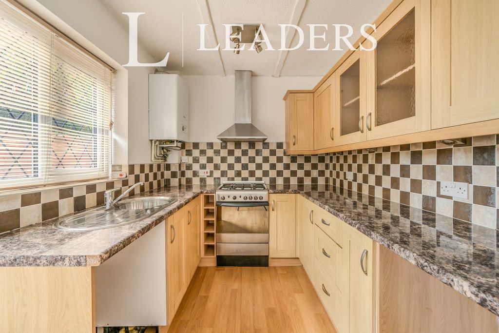 Property photo 3 of 10 Kitchen