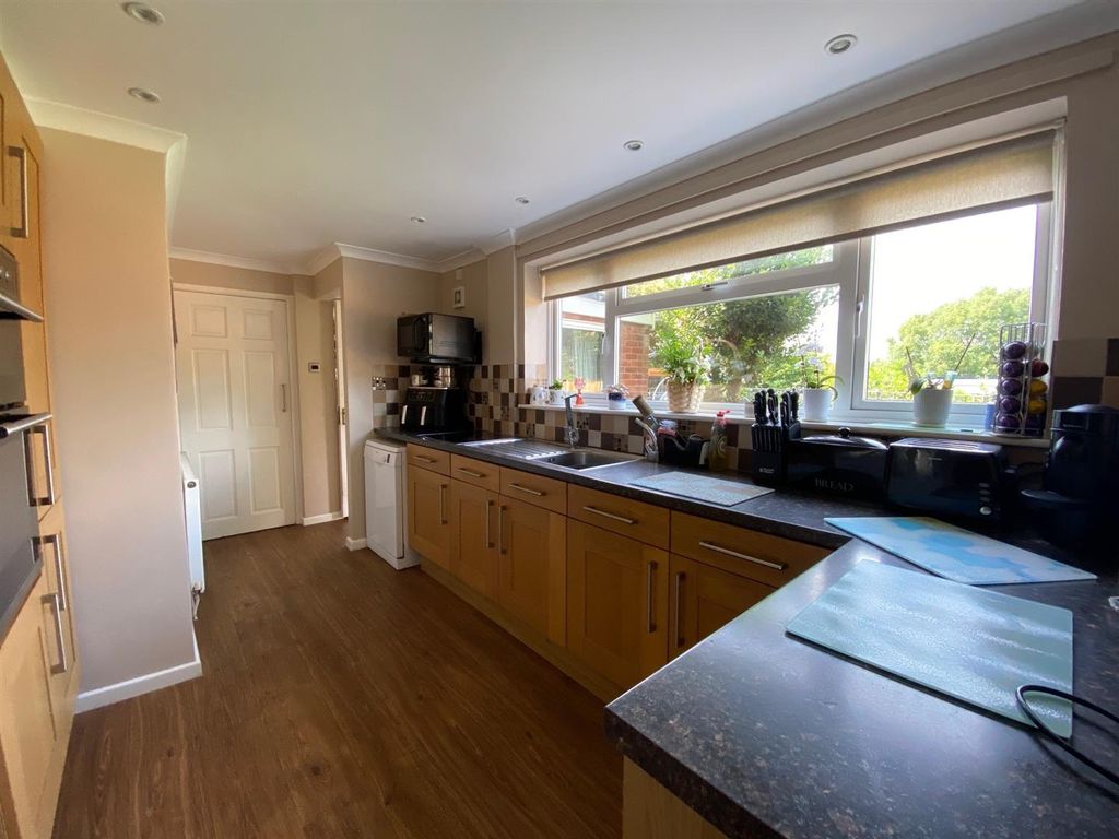 Property photo 3 of 23 Kitchen.Jpg