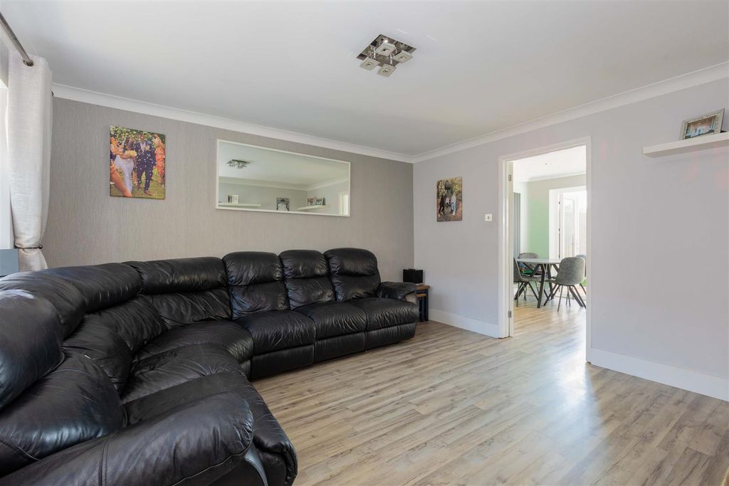 Property photo 3 of 17 23 Flamborough Spur-13.Jpg