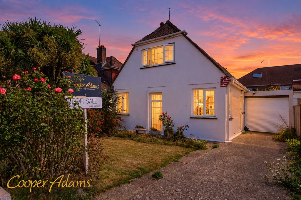 Property photo 1 of 16 Twilight