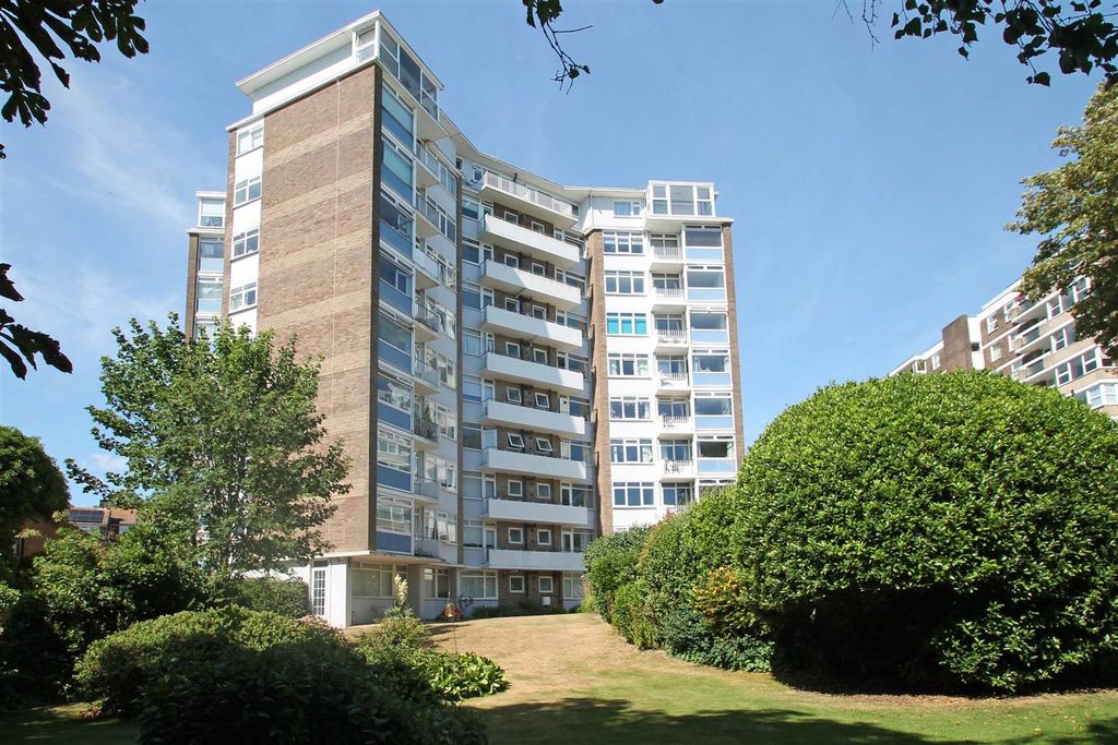 Property photo 1 of 10 Furze Hill Court