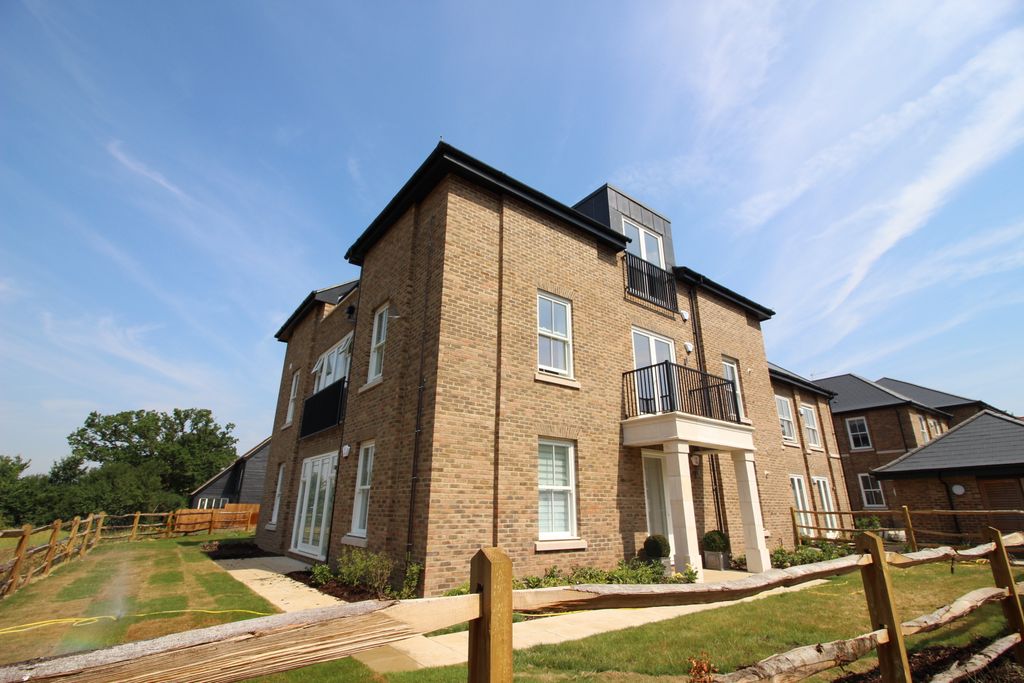 Property photo 1 of 8 17 Waterhouse Place