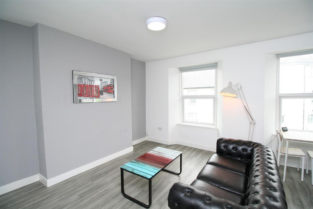 Property photo 2 of 6 Living Room (2)