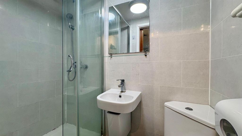 Property photo 3 of 7 69F0Ef533d4729E763F7287F_416E3182E3A9Fb11d7c7Ff853