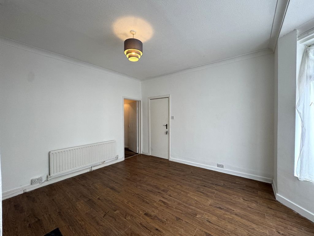 Property photo 3 of 15 Photo 6