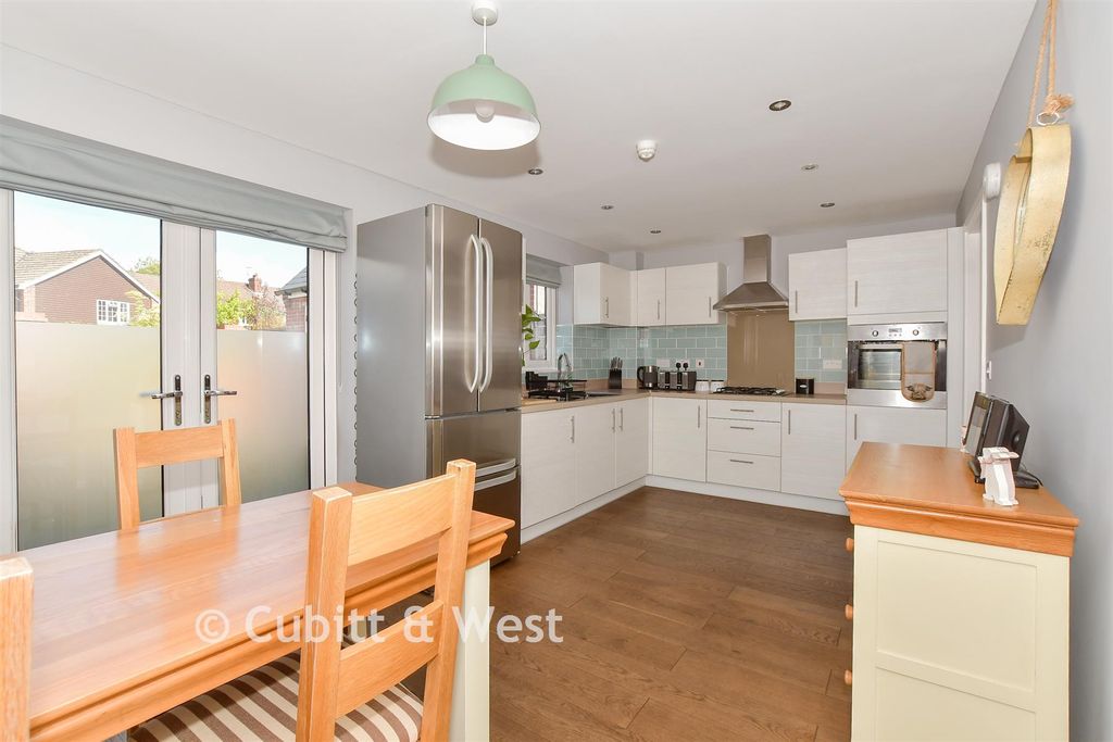 Property photo 3 of 13 Kitchen/ Dining Room