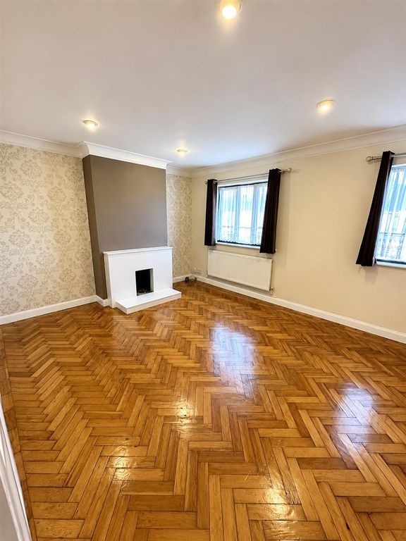 Property photo 3 of 11 Living Room.Png
