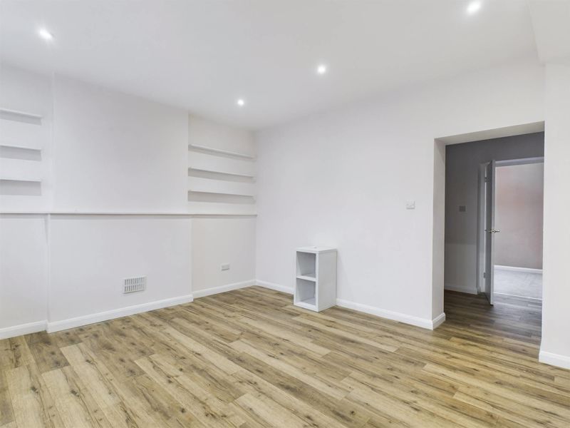 Property photo 1 of 6 Reception