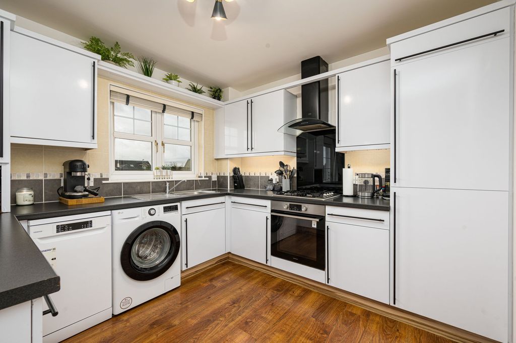 Property photo 3 of 22 Kitchen
