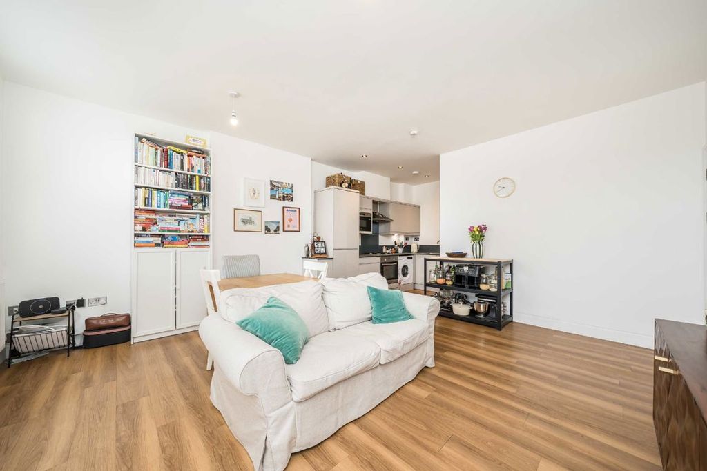 Property photo 3 of 6