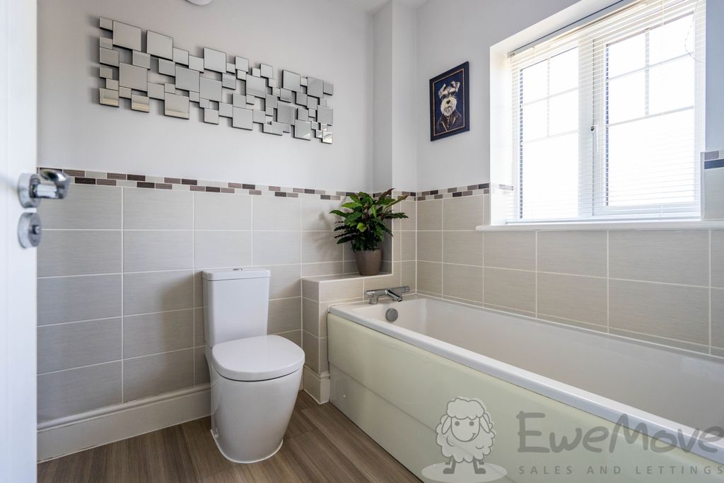 Property photo 3 of 12 Ensuite Shower Room