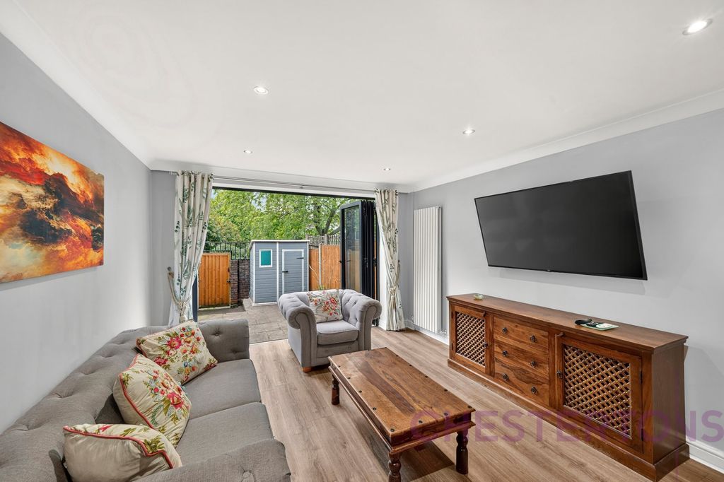 Property photo 1 of 18