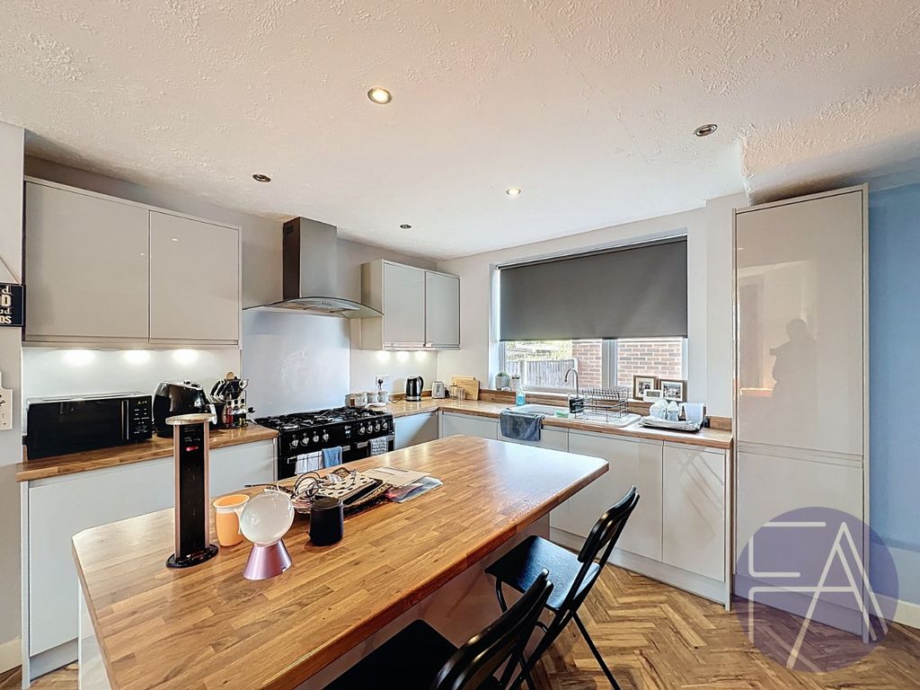 Property photo 2 of 13 4942441