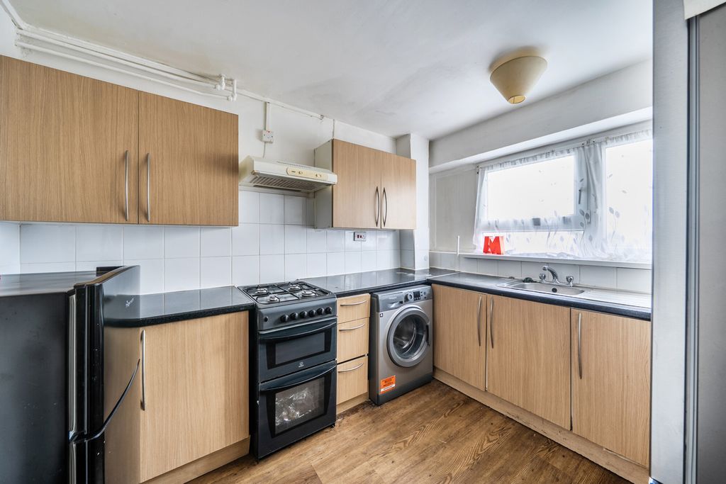 Property photo 2 of 9 1353690-9-68c2c50...