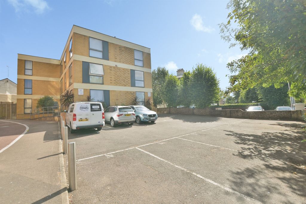 Property photo 1 of 11