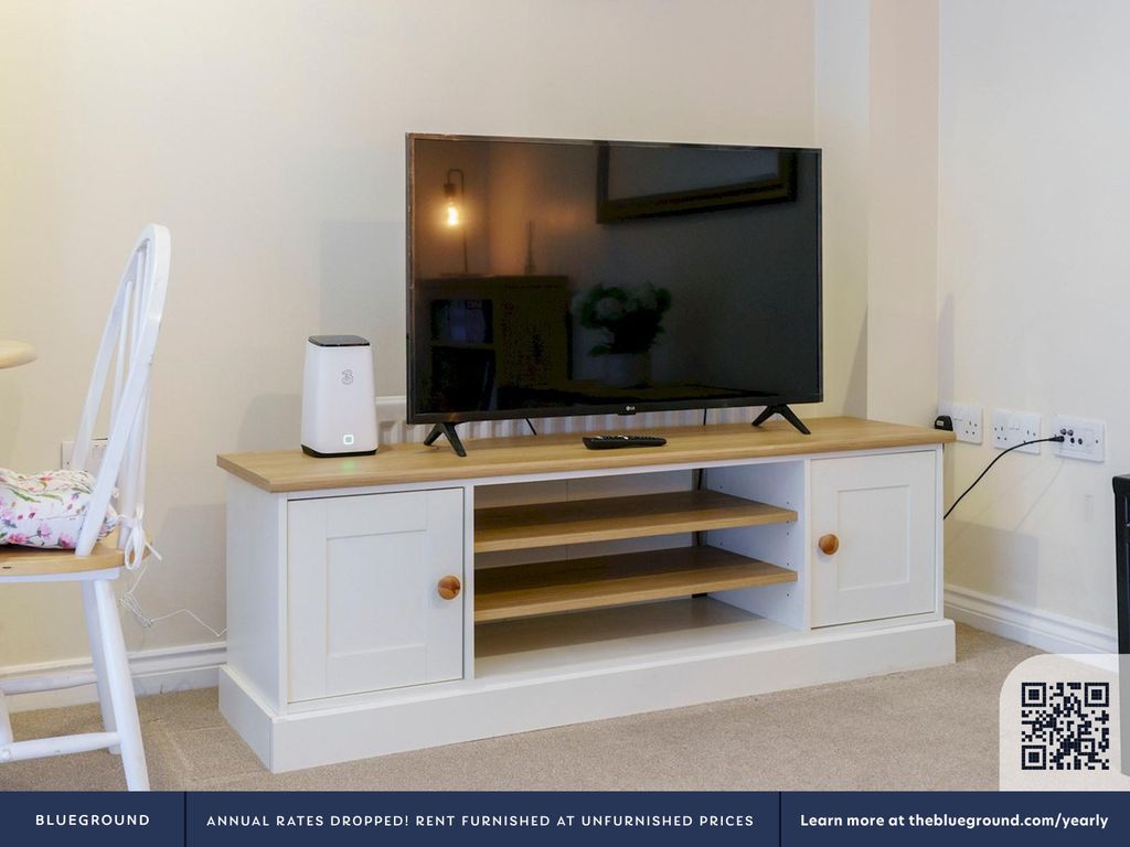 Property photo 3 of 27 Living Room