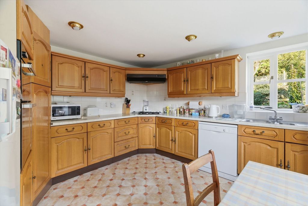 Property photo 3 of 20