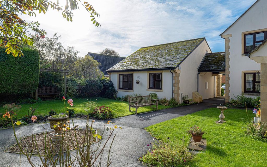 Property photo 1 of 8