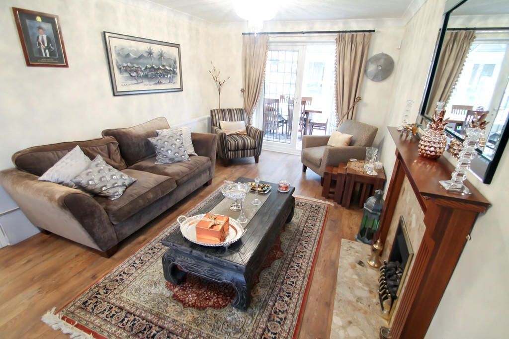 Property photo 1 of 19 Well-Appointed Living Room With Comfy Sofas, A Dec...