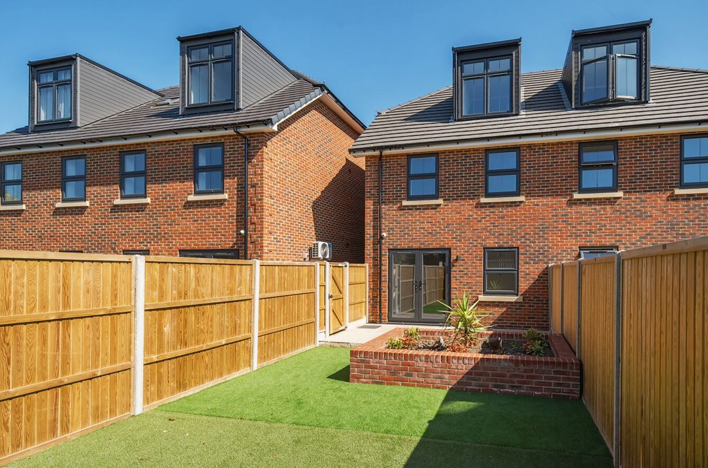 Property photo 1 of 12 1324331-23-6870E0...