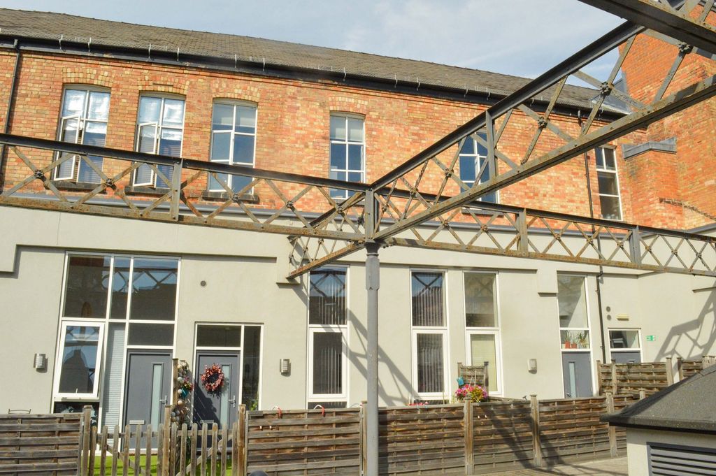 Property photo 2 of 37