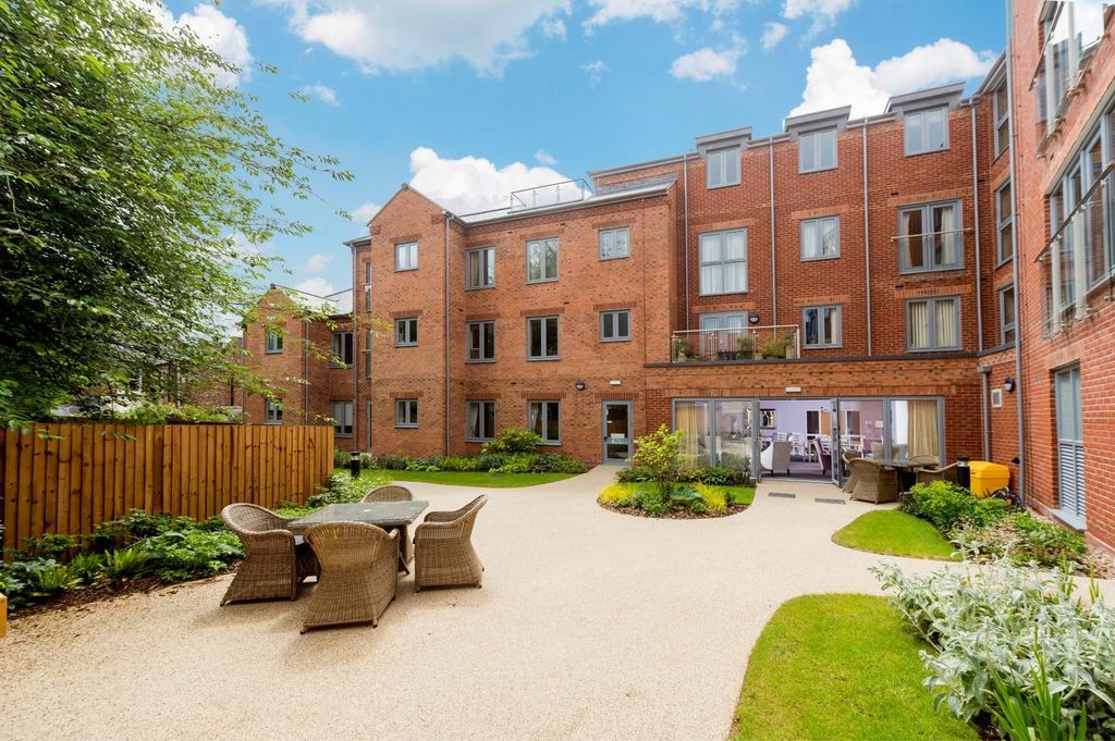 Property photo 1 of 42 Cardinal-Court-01.Jpg