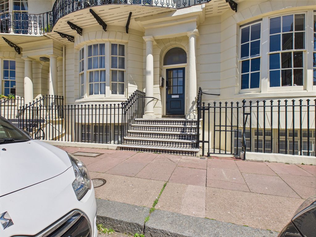 Property photo 1 of 18 Front 