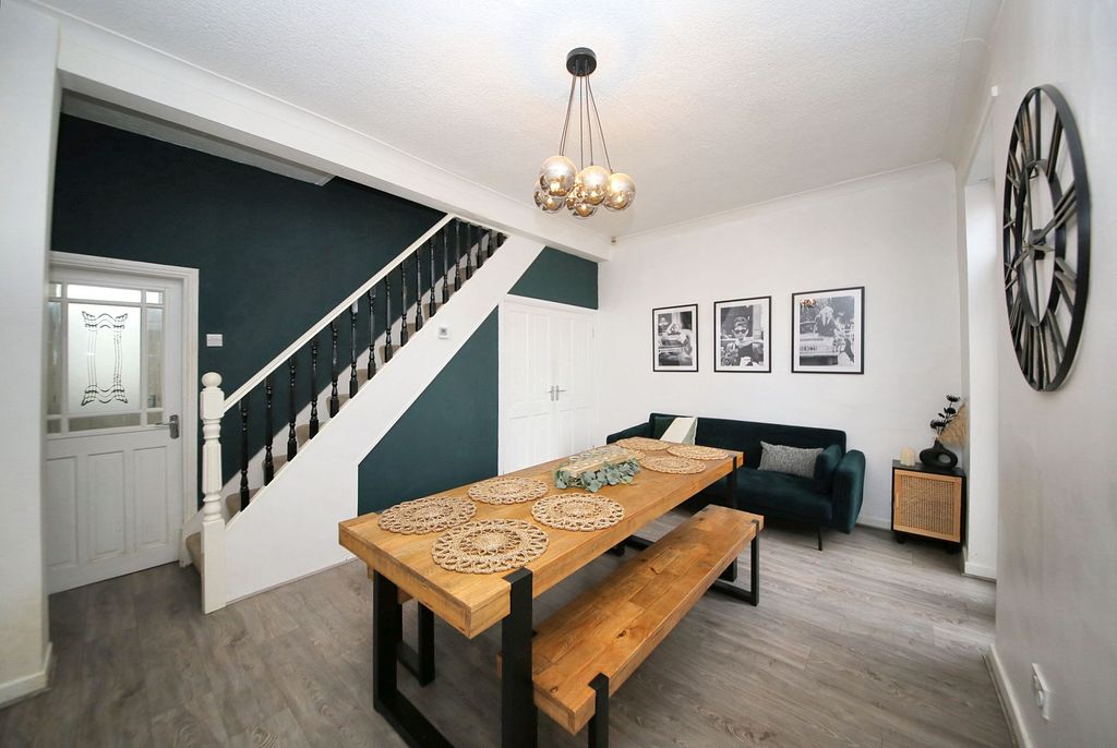 Property photo 2 of 21