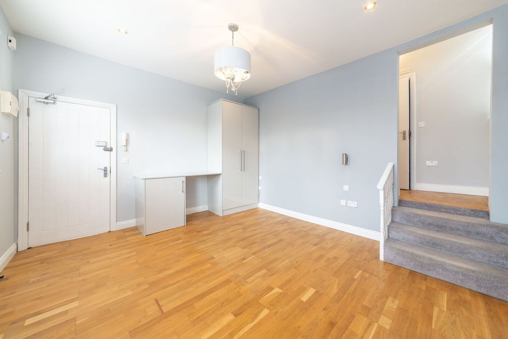 Property photo 1 of 4