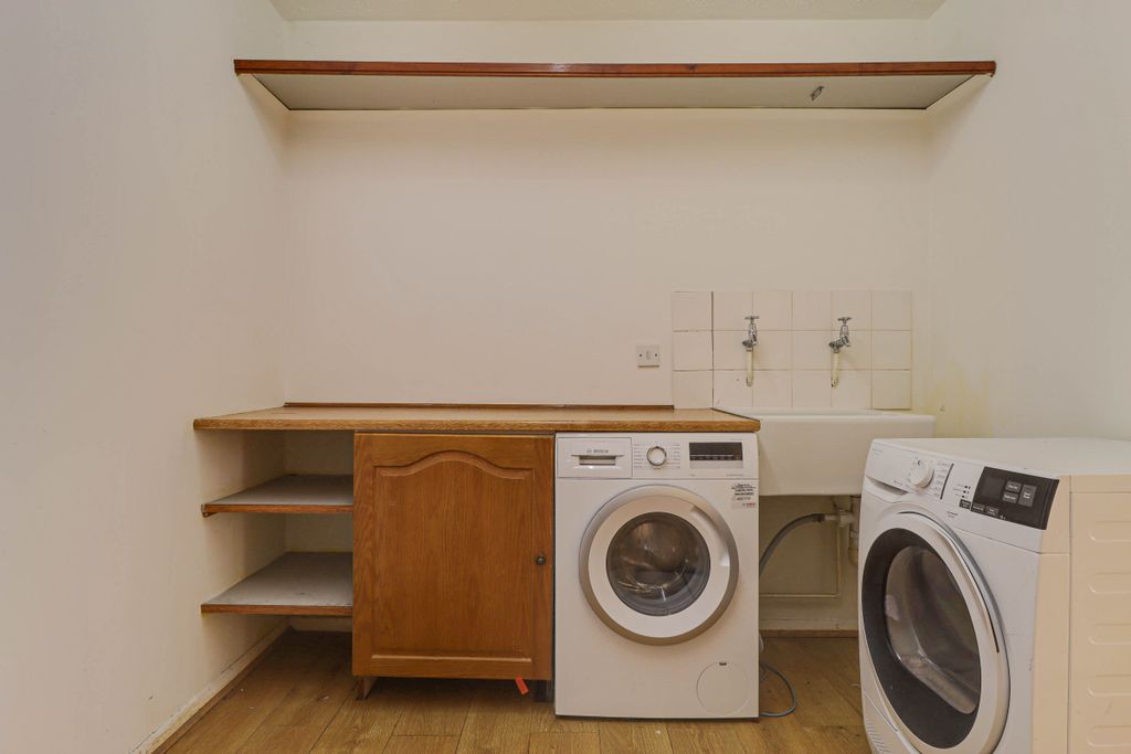 Property photo 3 of 16 Img0460Img0462