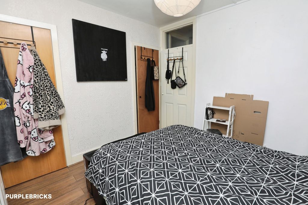 Property photo 2 of 19 Bedroom