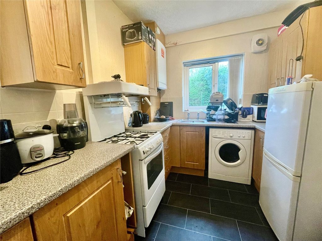 Property photo 3 of 7 Kitchen