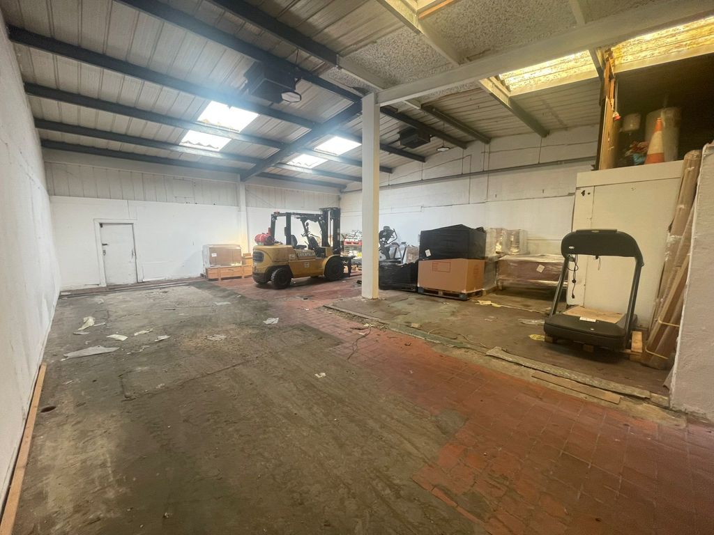 Property photo 1 of 3