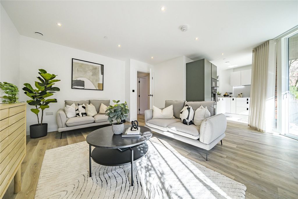 Property photo 2 of 15 Picture No. 14