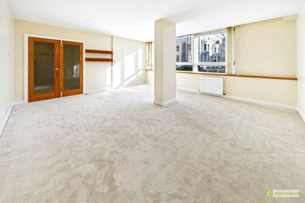 Property photo 3 of 13 Cam02528G0-Pr0425-Still020