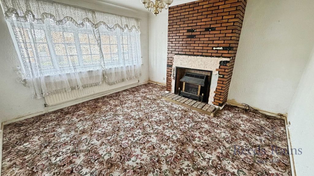 Property photo 2 of 8 Lounge