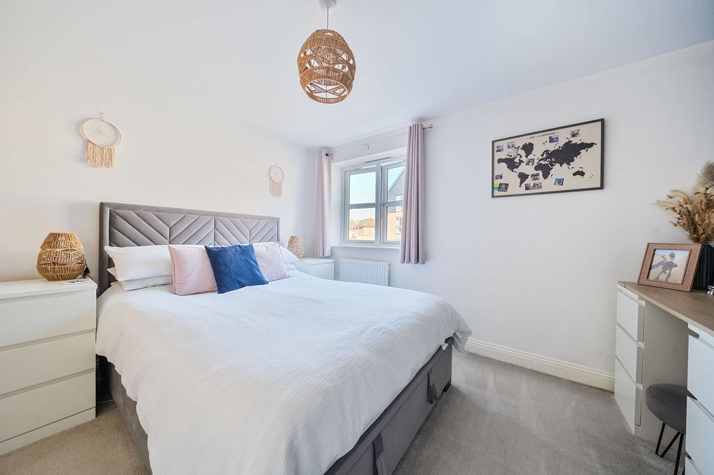 Additional image 4 of 2 bed flat for saleCarter Court, Hook RG27