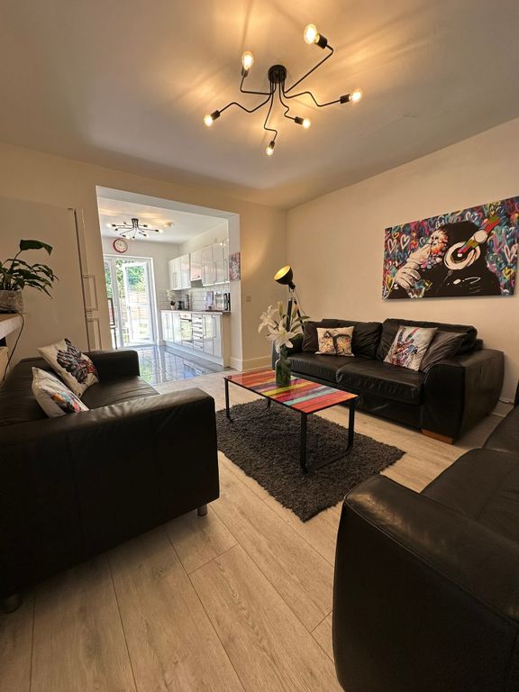 Property photo 2 of 117 A Stylish And Spacious Living Room Featuring Moder...