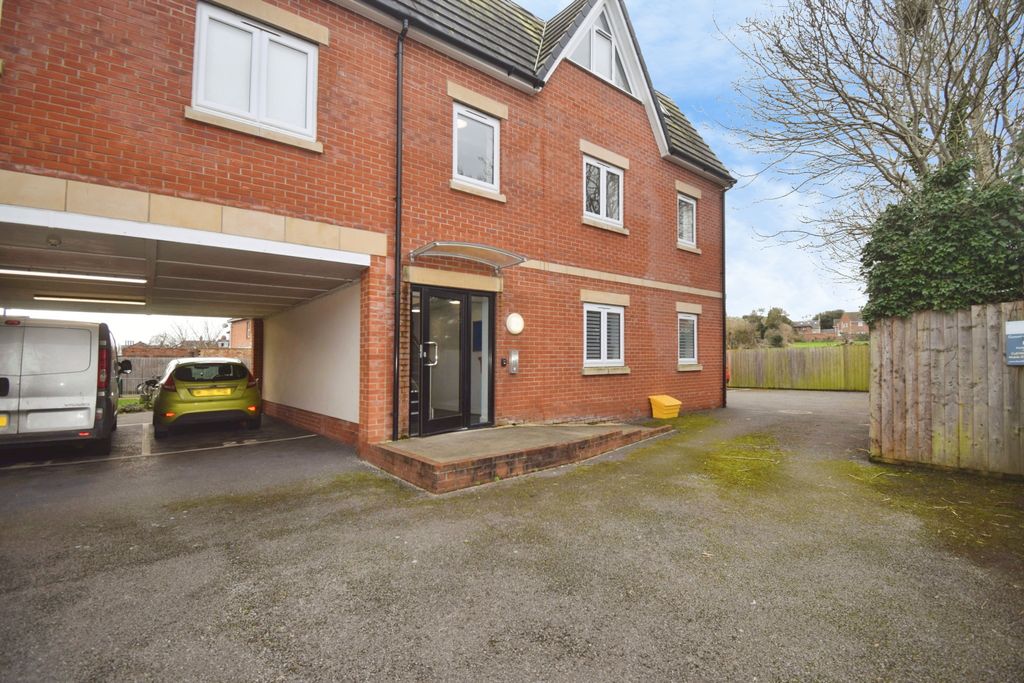 Property photo 1 of 8 Exterior (2)