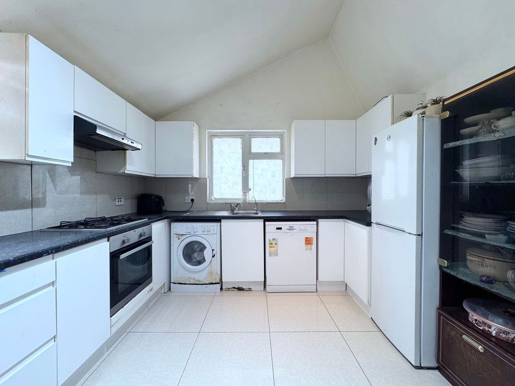 Property photo 3 of 15 Kitchen