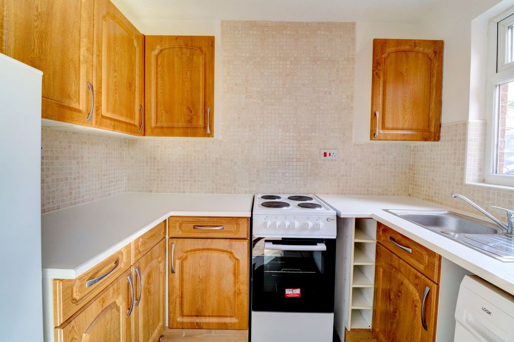 Property photo 3 of 7 Kitchen