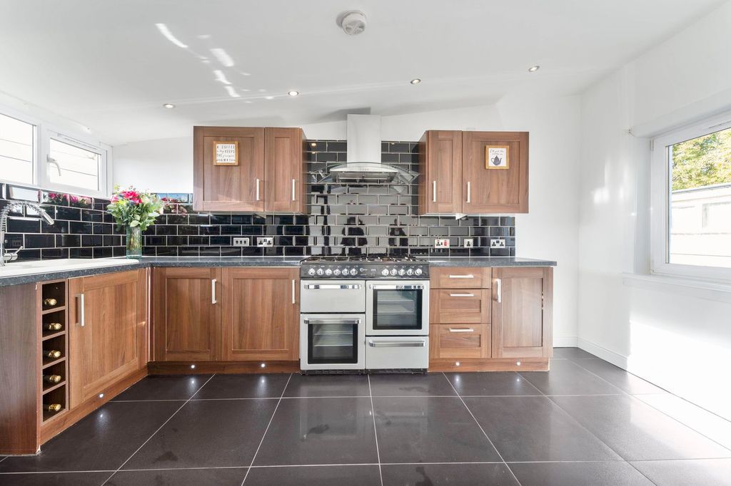 Property photo 2 of 16 Kitchen