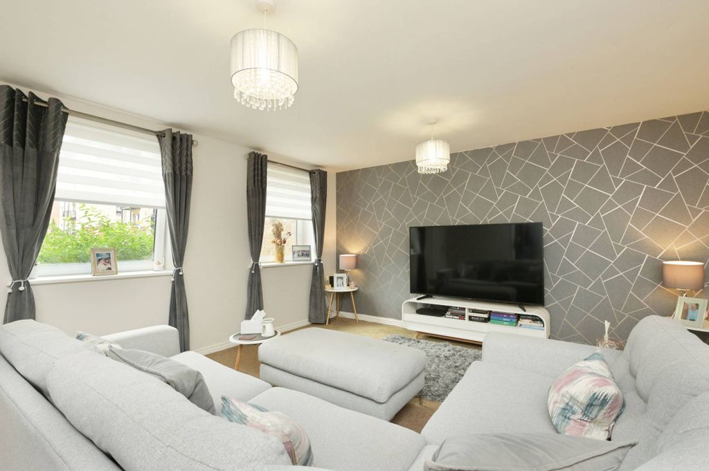 Property photo 2 of 24