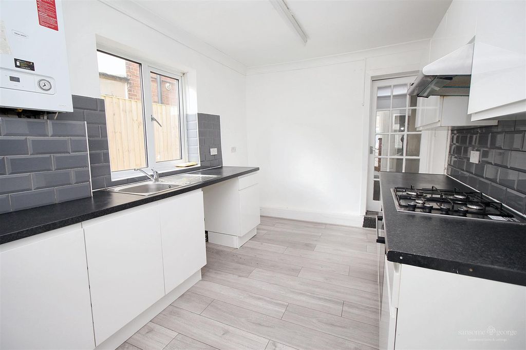 Property photo 3 of 15 Kitchen