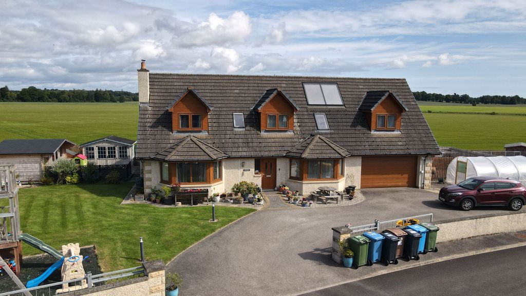 Property photo 1 of 28